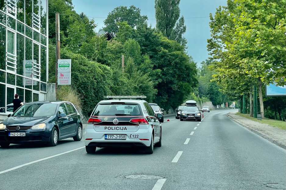 Sudar četiri automobila u Alipašinoj ulici u Sarajevu (Foto: Klix.ba)