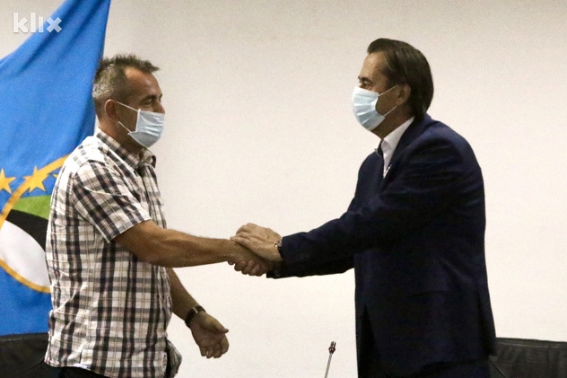 Hasan Alić i Kadrija Hodžić netom nakon potpisivanja ugovora (Foto: A. K./Klix.ba)