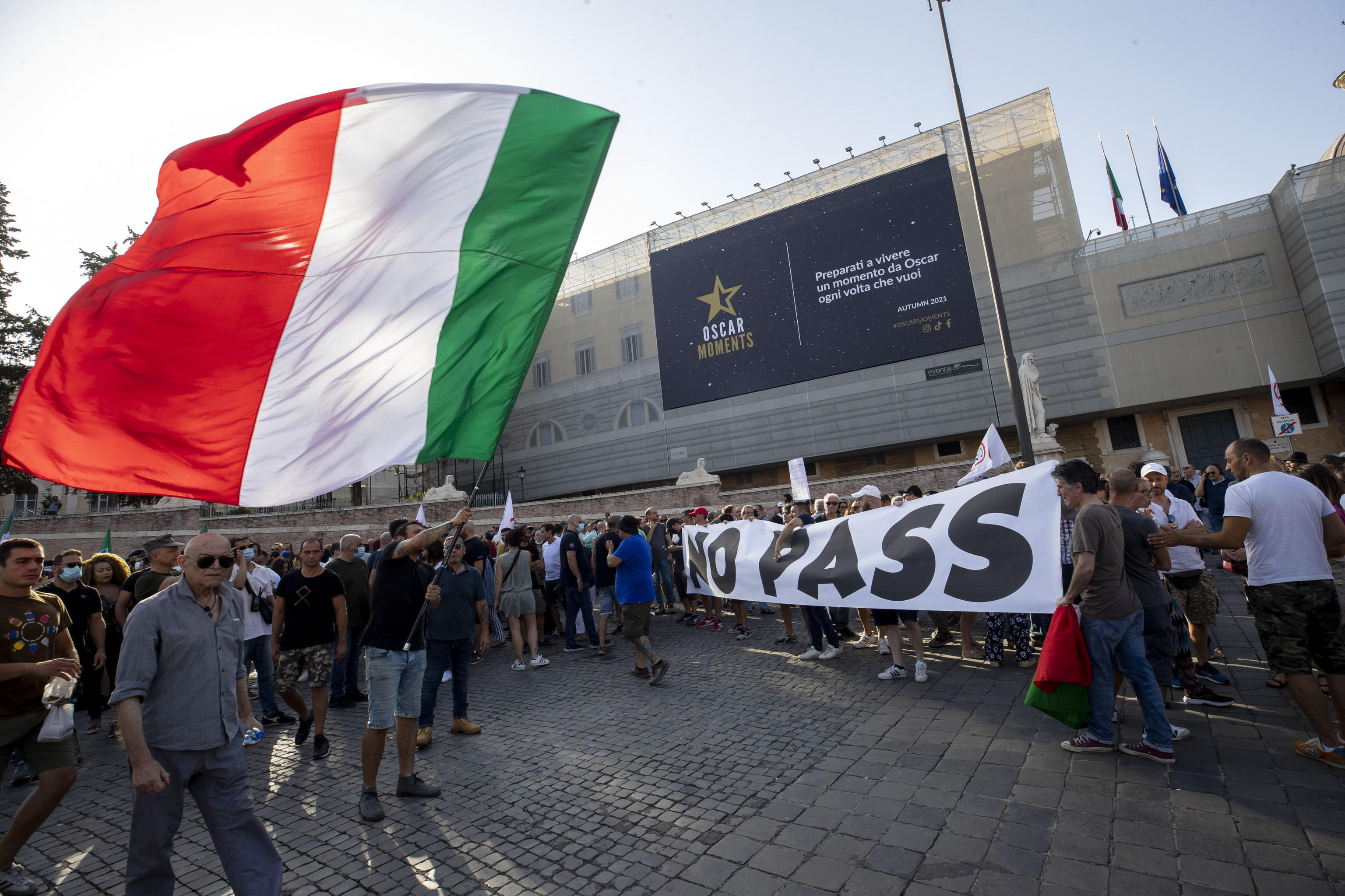 Protesti protiv najavljenih mjera (Foto: EPA-EFE)