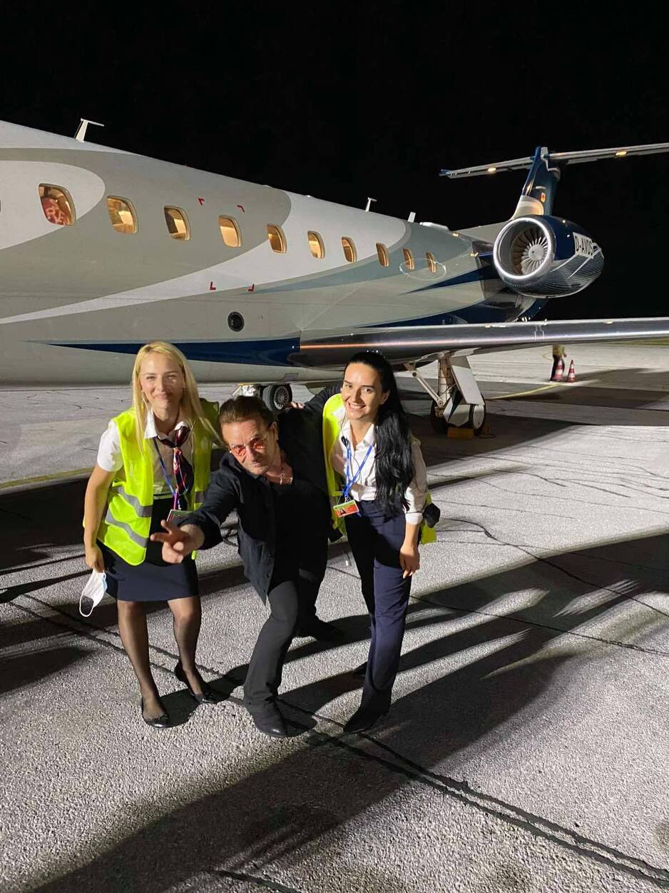 Bono je bio raspoložen i na aerodromu