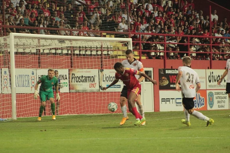 Velež je svih 90 minuta napadao, ali nije uspio probiti čvrstu odbranu Slobode