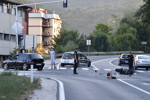 Nesreća na ulazu u Hadžiće (Foto: I. Š./Klix.ba)