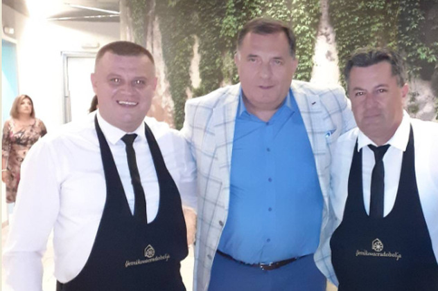 Čović proslavio 65. rođendan uz veliku tortu s obiteljskim grbom, Dodik stigao helikopterom 210820101.1_mn