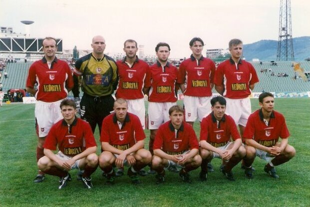 Edin Šaranović u timu Sarajeva (donji red u sredini) u sezoni 1998/99 (Izvor: FKSinfo.com)