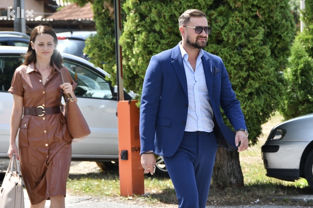 Fikret Hodžić s advokaticom (Foto: I. Š./Klix.ba)