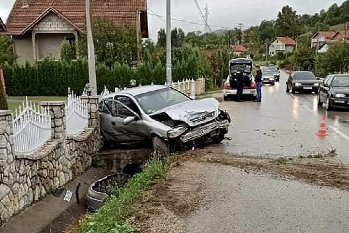 Policija je obavila uviđaj na mjestu događaja (Foto: PVJ Srebrenik)