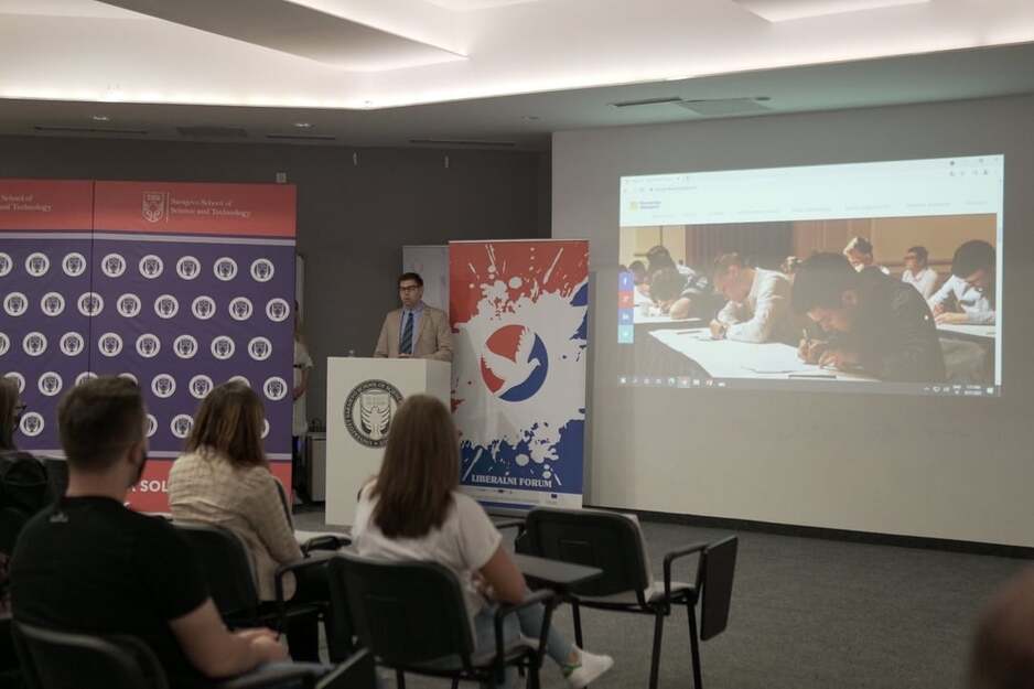 Jedan od članova žirija bio je i Faruk Hadžić