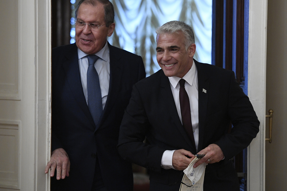 Lavrov i Lapid stigli na konferenciju u dobrom raspoloženju (Foto: EPA-EFE)