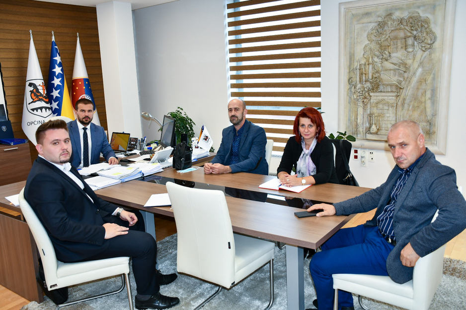 Načelnik Nermin Muzur i predstavnici preduzeća Sarajevo-šume (Foto: Općina Ilidža)