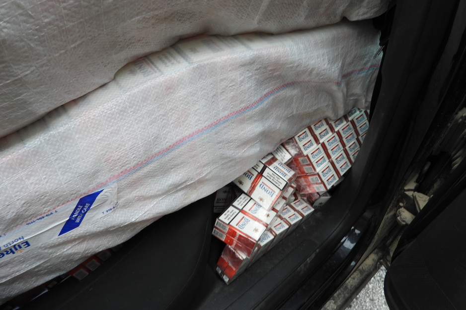Automobil u kojem su pronađene cigarete (Foto: Granična policija BiH)