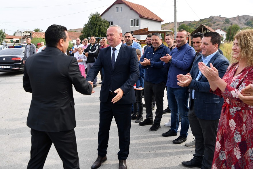 Premijer Zaev posjetio lokalno stanovništvo (Foto: Facebook Zoran Zaev)
