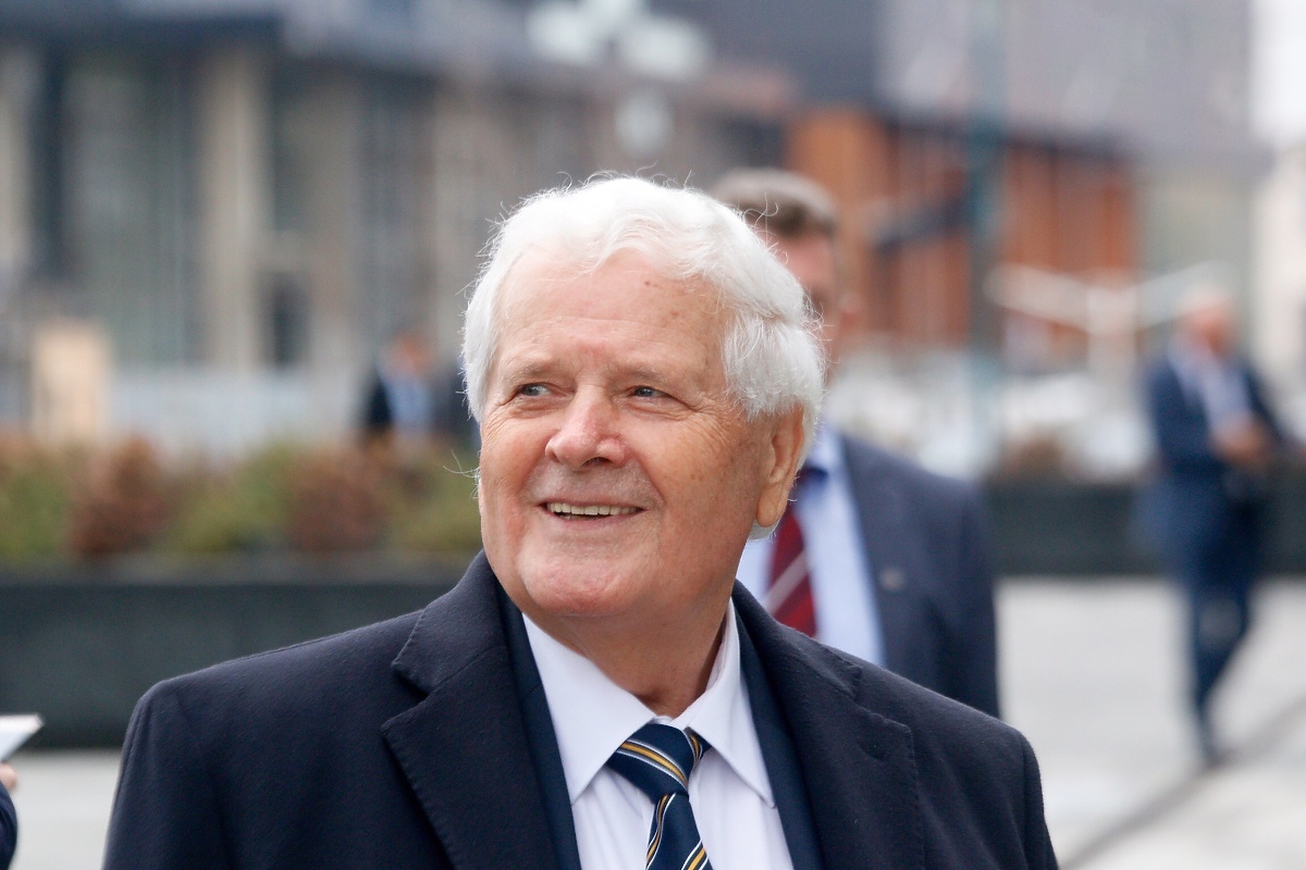 Uhićen Fikret Abdić, obitelj snimala dolazak SIPAe na vrata RADIO RAMA