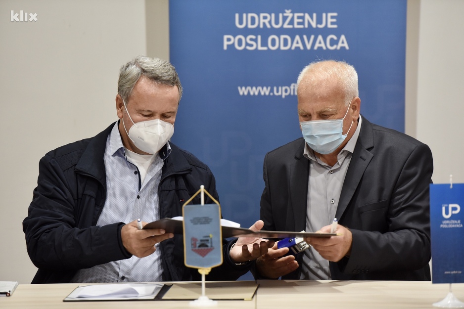 Ugovor potpisali predstavnici Sindikata i poslodavaca (Foto: T. S./Klix.ba)