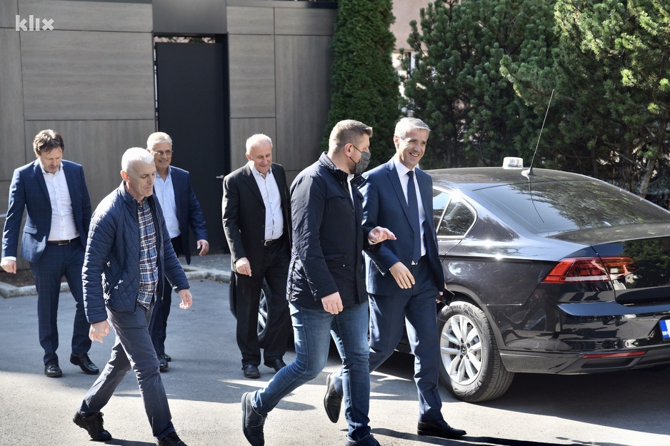 Predstavnici Bošnjaka u RS-u dolaze na sastanak s Izetbegovićem (Foto: T. S./Klix.ba)