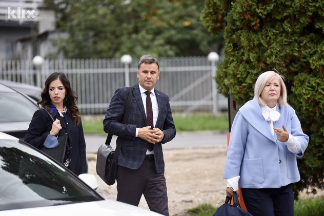 Fadil Novalić sa svojim advokatskim timom (Foto: T. S./Klix.ba)