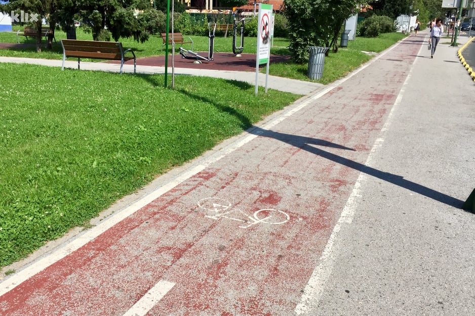 Primjeri neadekvatno održavanja biciklističkih staza (Foto: D. S./Klix.ba)