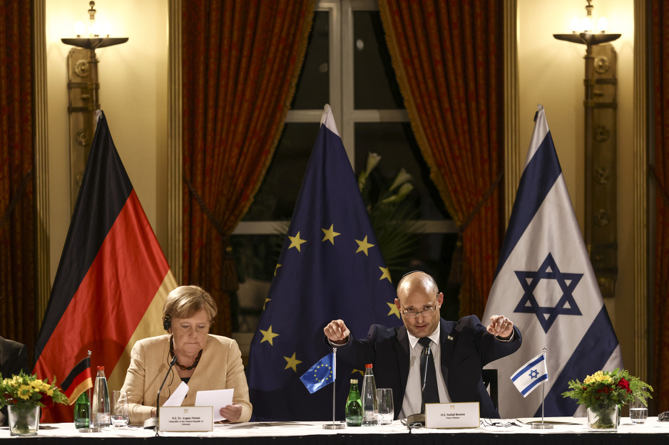 Bennett tokom sastanka s Merkel (Foto: EPA-EFE)