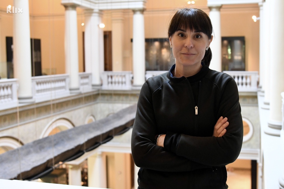 Marić: Zanimljivo je da izložba nema niti jedan fragment keramike, sva je rekonstruirana (Foto: D. S./Klix.ba)