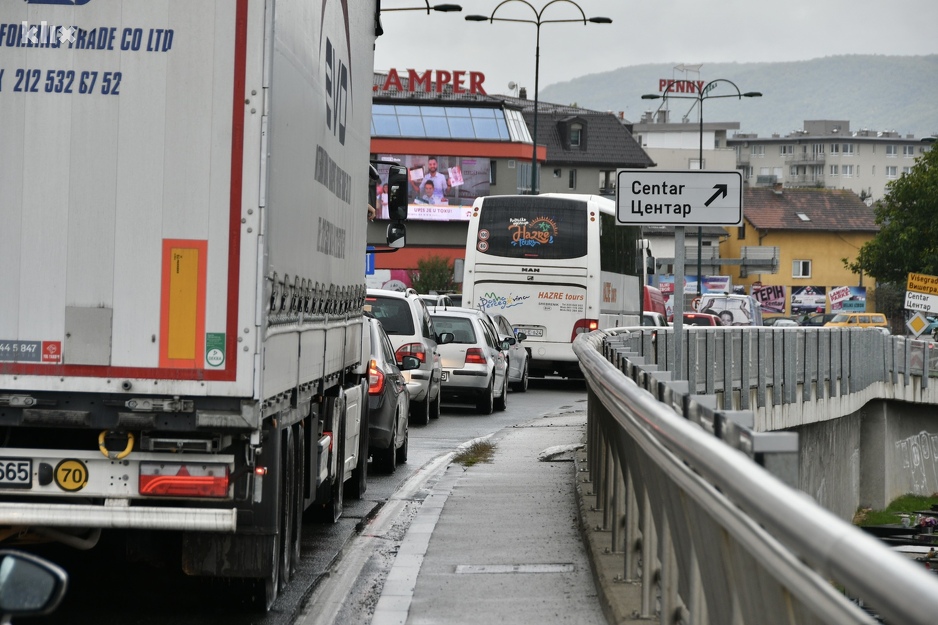 Svakodnevni prizor u ulici Kurta Schorka (Foto: I. Š./Klix.ba)