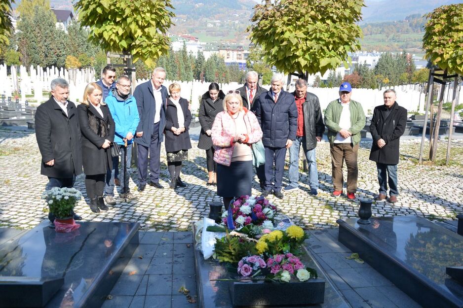 Odata počast ubijenim policajcima i na Barama (Foto: Općina SG)