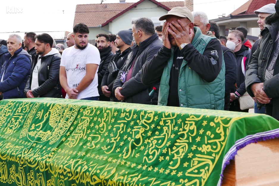 Brojni prisutni na dženazi stradalima (Foto: A. K./Klix.ba)