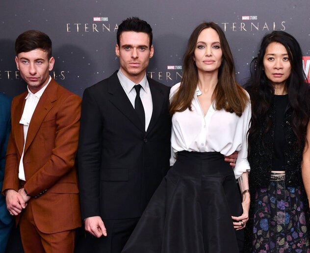 Angelina Jolie s ekipom filma (Foto: Twitter)
