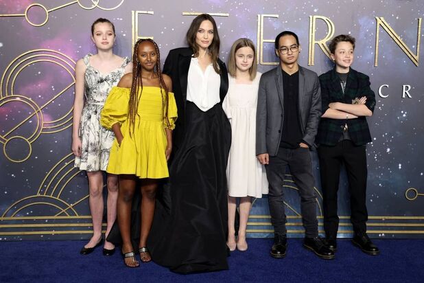 Angelina Jolie s djecom (Foto: Instagram)