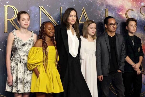 Angelina Jolie s djecom (Foto: Instagram)
