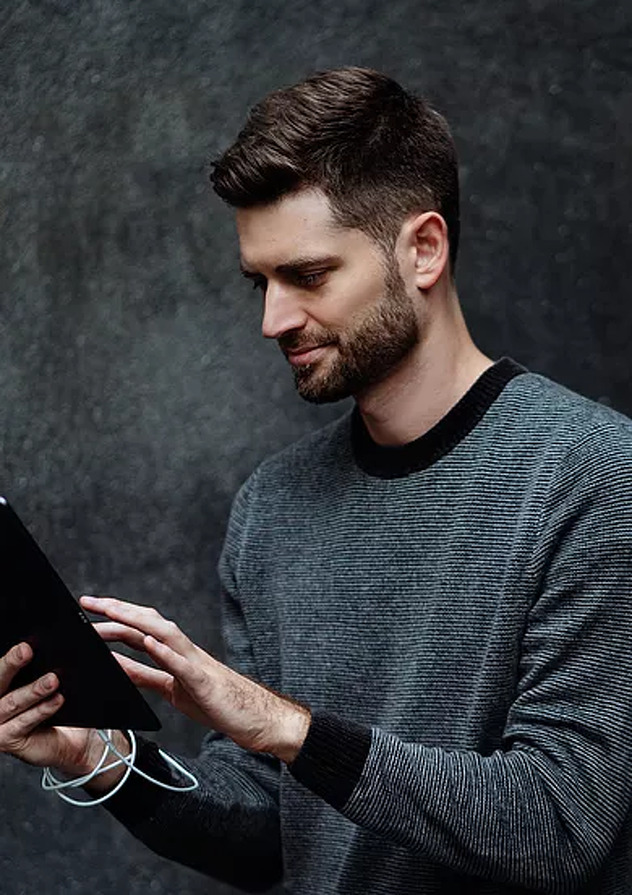 Ninković je radio u Appleu, BMW i McKinseyju te je bio među prvim prvim zaposlenicima u Lucid Motorsu