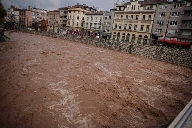 Razina Miljacke u centru Sarajeva (Foto: Općina Stari Grad)