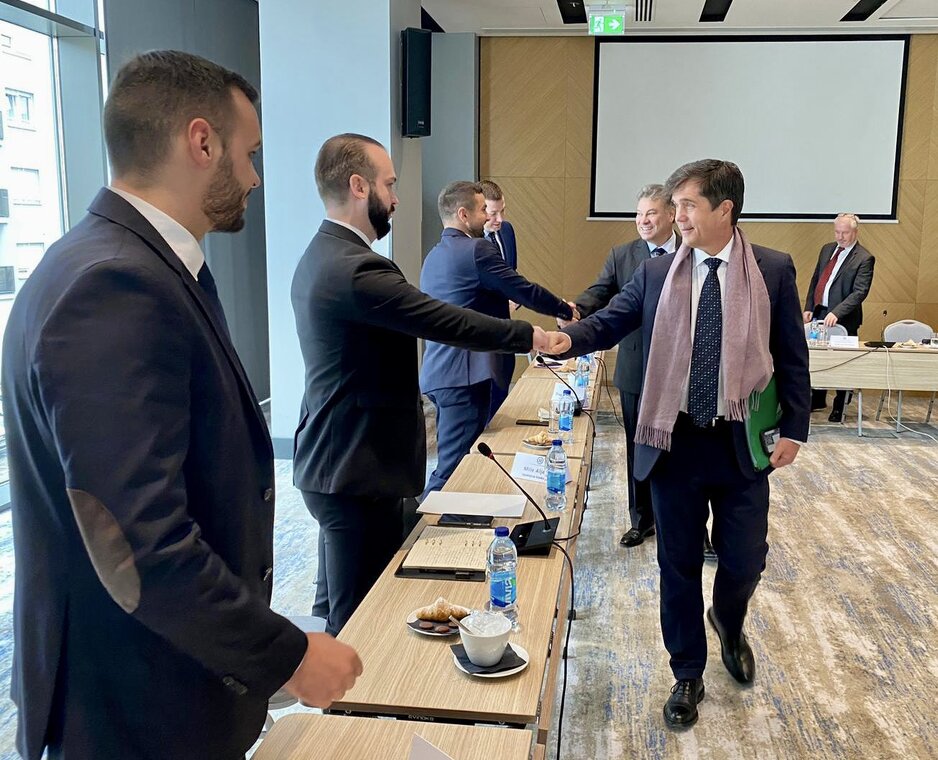 Američki ambasador Eric Nelson prisustvovao sastancima (Foto: Twitter)