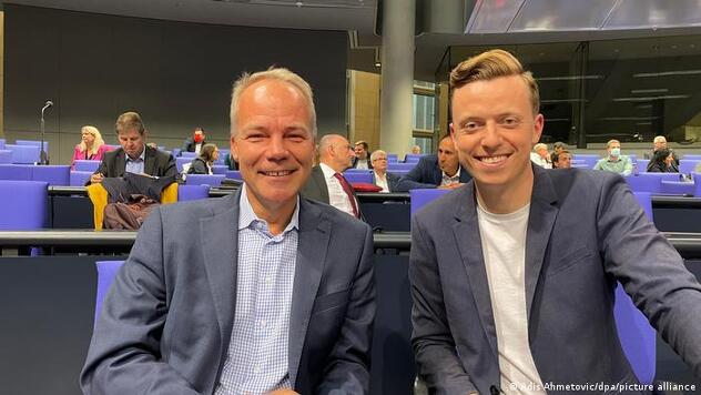 Matthias Miersch (lijevo) i Adis Ahmetović tokom sjednice SPD-ove frakcijske grupe u Bundestagu