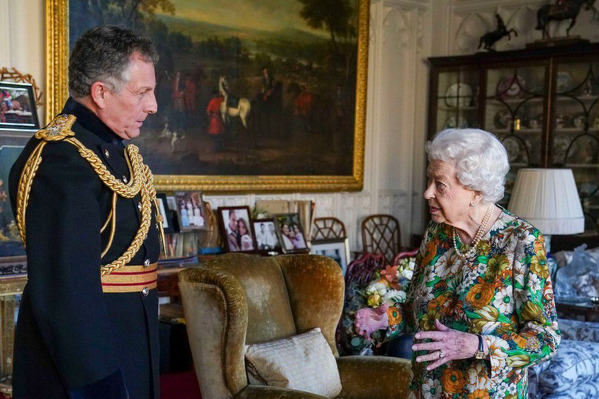 Kraljica Elizabeta zabrinula javnost (Foto: Instagram)