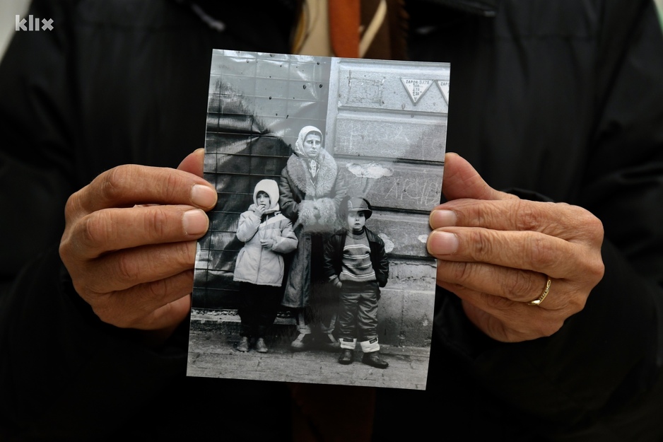 Dženana još uvijek čuva sve fotografije tragično preminulog sina (Foto: D. S./Klix.ba)