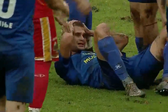 Đurić je morao napustiti igru nakon žestokog sudara glavom sa Zajmovićem