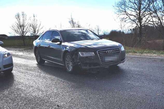 Službeni automobil Dodikove pratnje