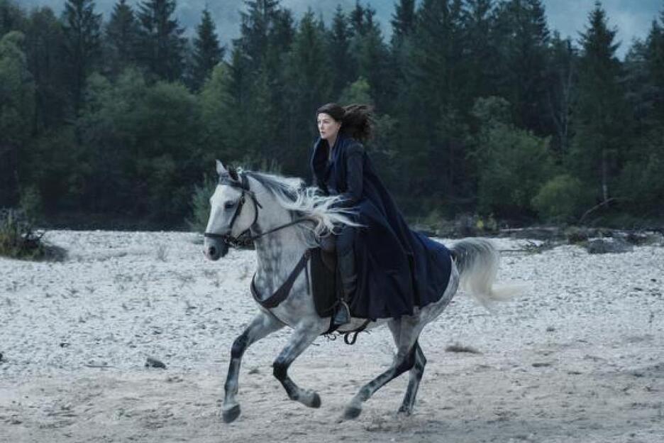 Rosamund Pike kao Moraine u seriji