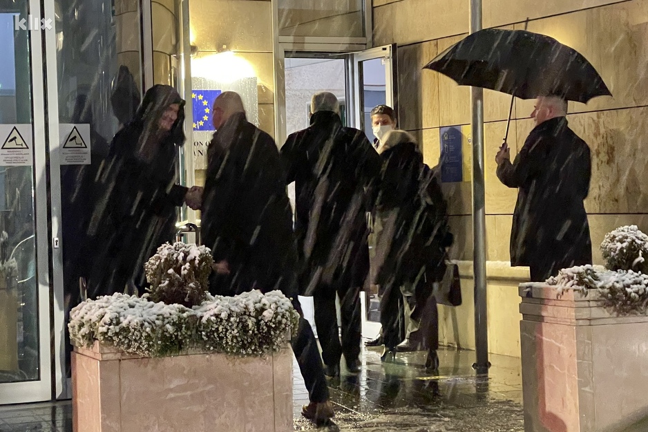 Dragan Čović ulazi u zgradu Delegacije EU (Foto: I. Š./Klix.ba)