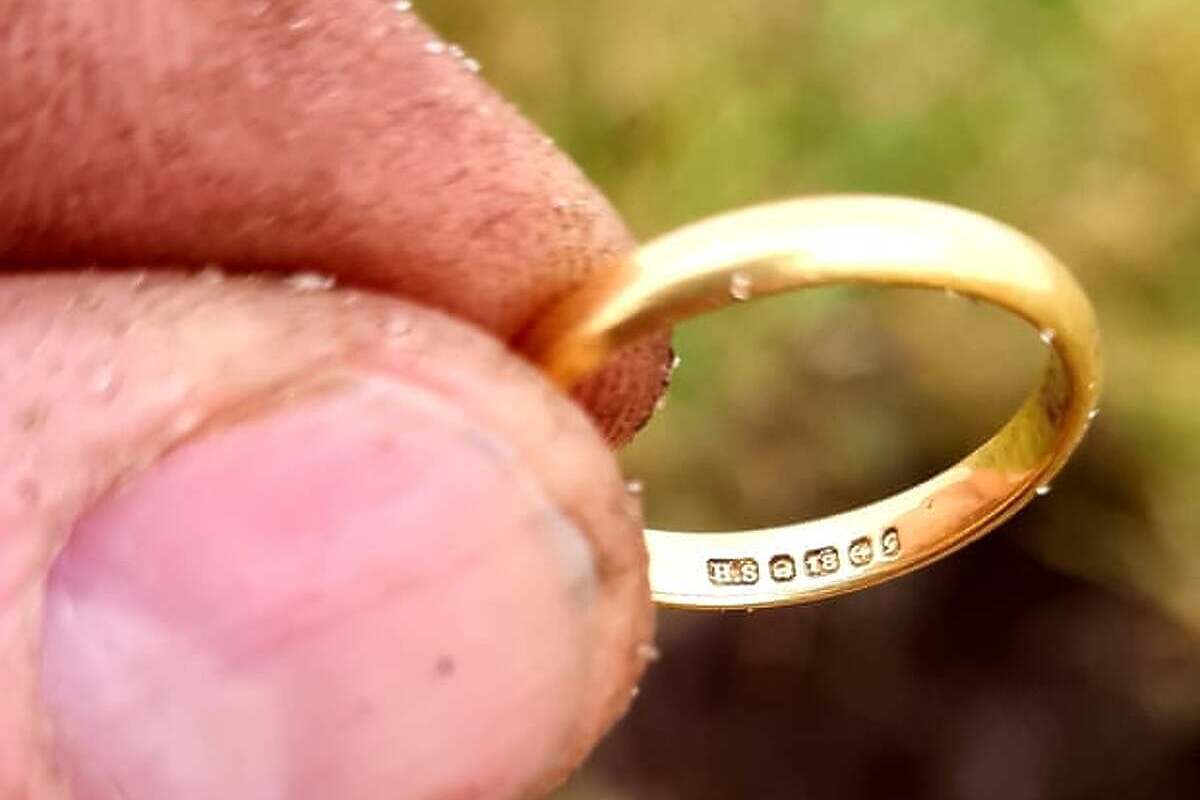 Pronađeni vjenčani prsten (Foto: Donald MacPhee)