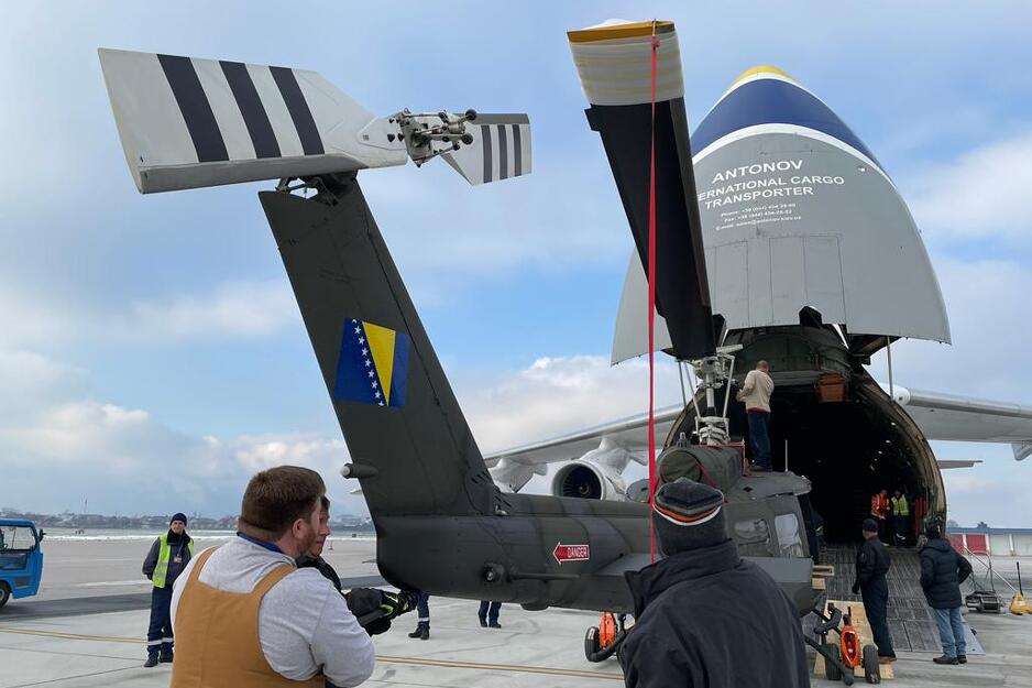 Helikopteri isporučeni na Međunarodni aerodrom Sarajevo (Foto: Ministarstvo odbrane BiH)
