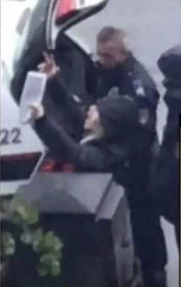 Policija reagirala ispred škole (Foto: Instagram)