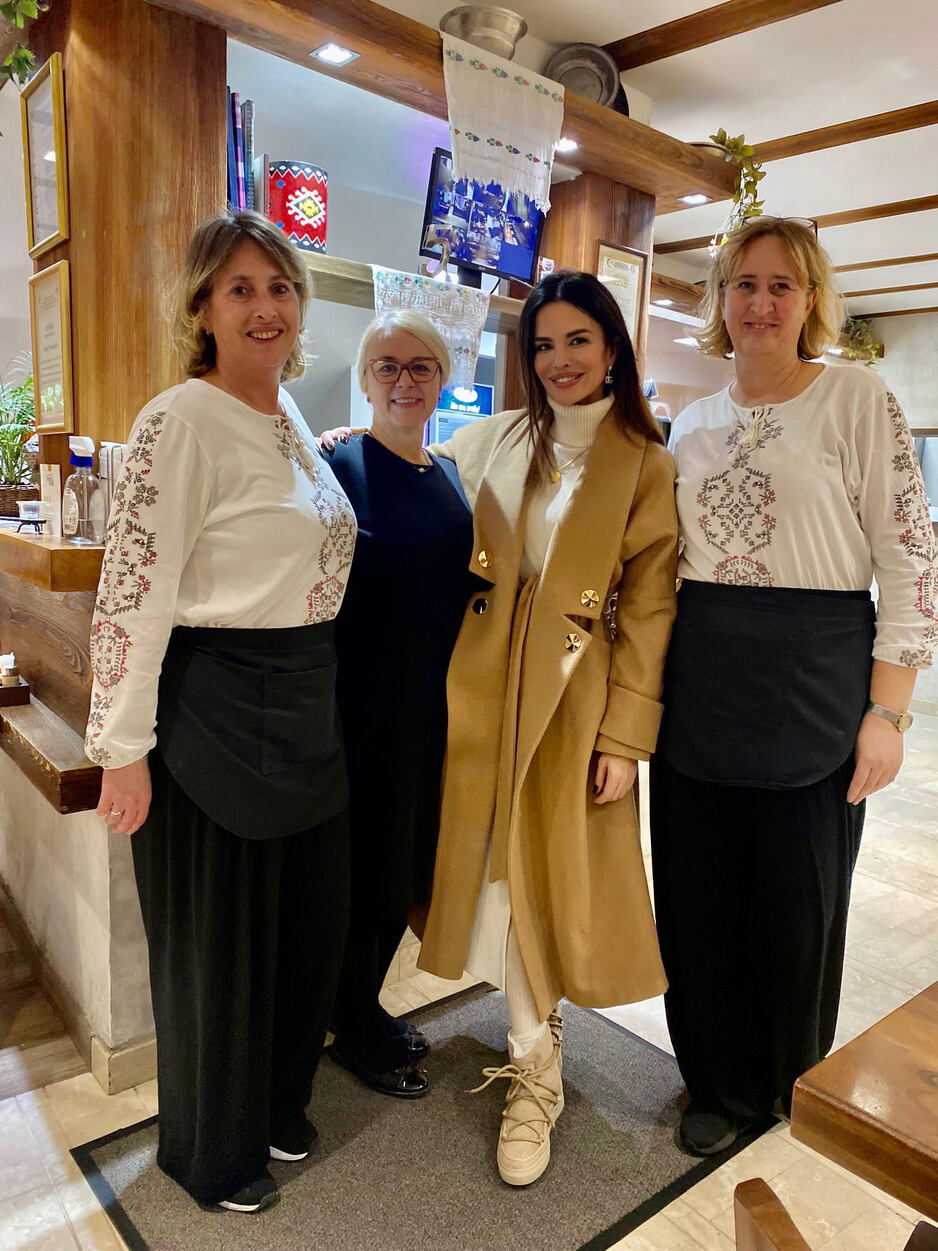 U svojoj omiljenoj ćevabdžinici