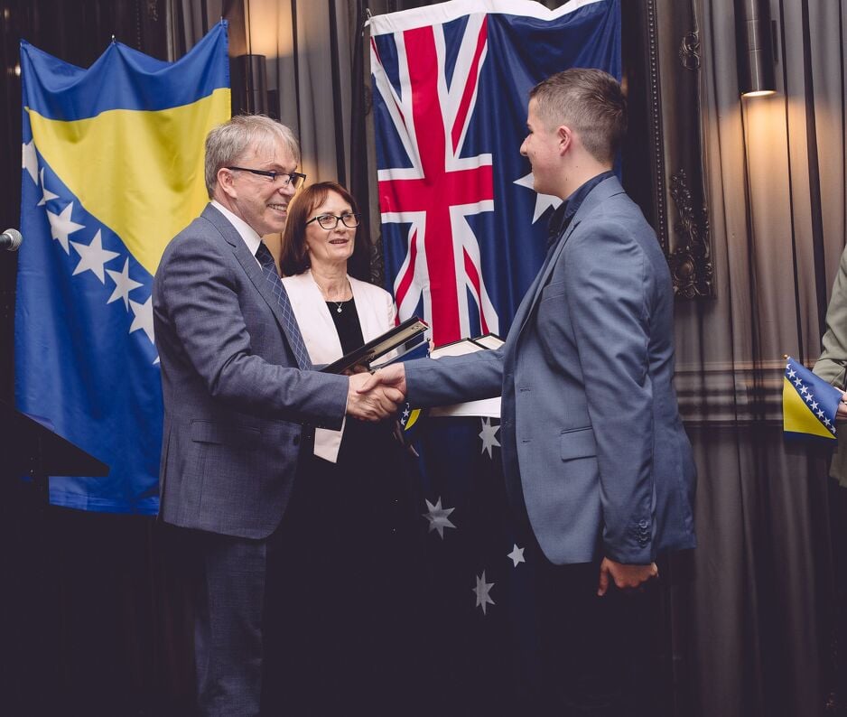 Amir Šahinović, počasni konzul iz Sydneya, nagrade za najbolje učenike (Foto: Semra Makaš)