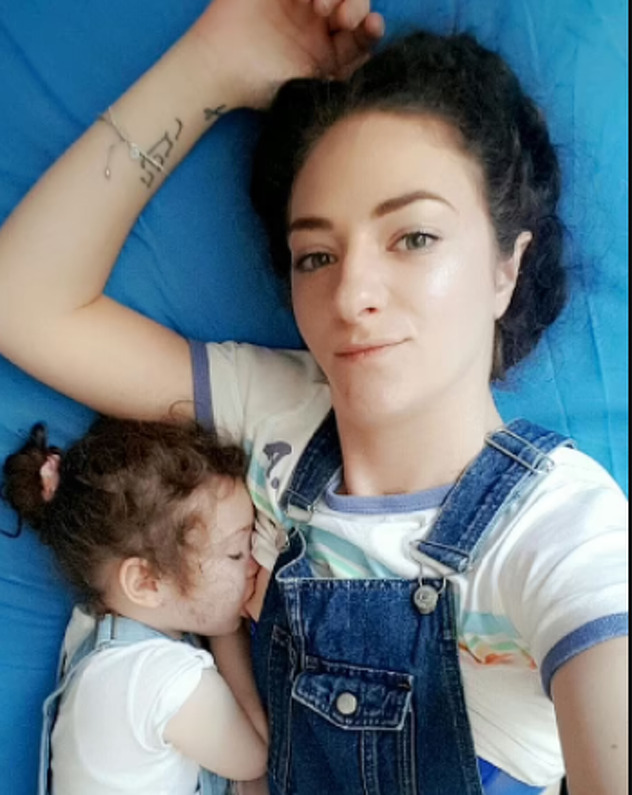 Majka već osam godina doji svoju djecu