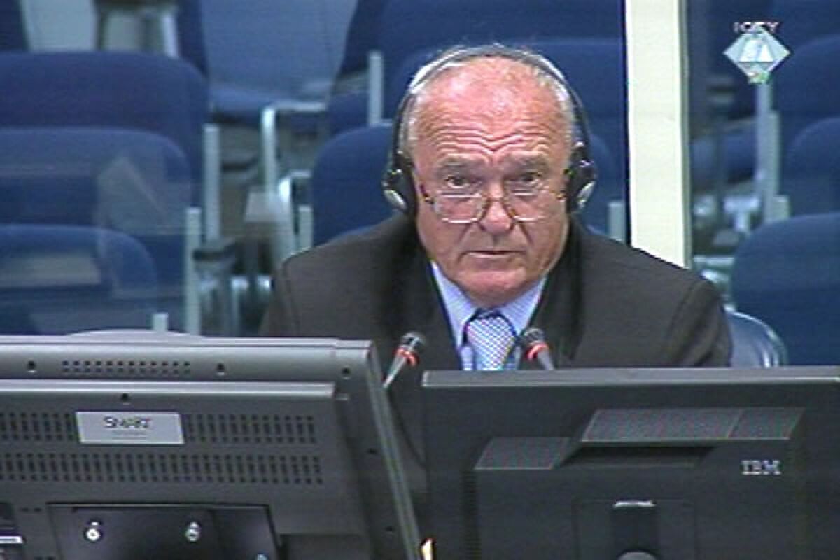 Živanović za vrijeme svjedočenja u Hagu u procesu protiv Radovana Karadžića