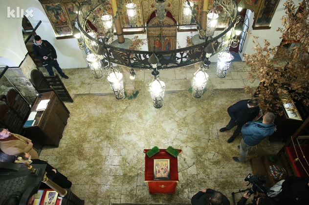Paljenje badnjaka u Staroj crkvi na Baščaršiji (Foto: I. L./Klix.ba)