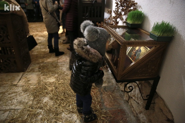 Paljenje badnjaka u Staroj crkvi na Baščaršiji (Foto: I. L./Klix.ba)