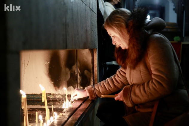 Paljenje badnjaka u Staroj crkvi na Baščaršiji (Foto: I. L./Klix.ba)