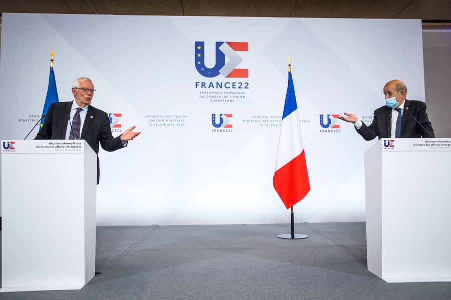 Borrell i Le Drian tokom današnje konferencije (Foto: EPA-EFE)