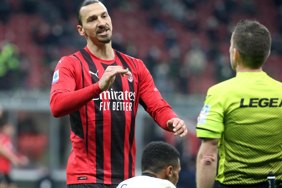 Ibrahimović je tješio uplakanog sudiju (Foto: EPA-EFE)